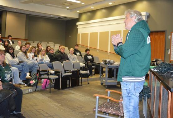 Bas Baalmans speaks to OHIO students from the front of a classroom