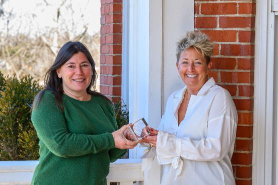 Tracy Plouck presents Amista Lipot with the Faculty and Staff Leadership Award