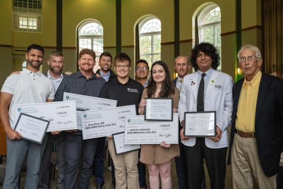 Students receive research awards from OMNI
