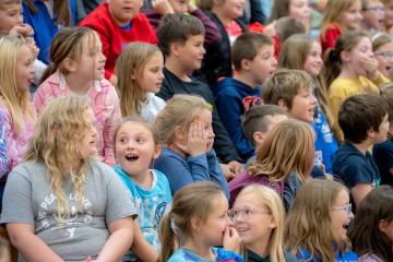 Zane Trace Elementary students react with delight to Columbus Zoo animals