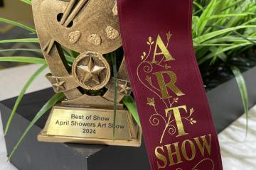 Metal trophy with paint brushes and palette