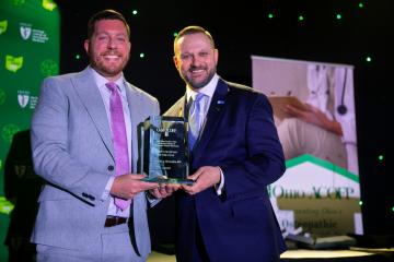 HCOM faculty Nathaniel Overmire receives award