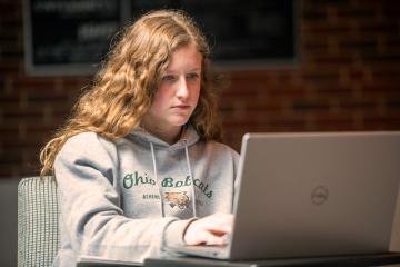 An OHIO Online student earning their online undergrad or grad degree through Ohio University's distinctive model.