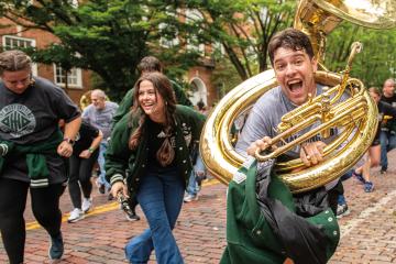 Homecoming Alumni band parade photo