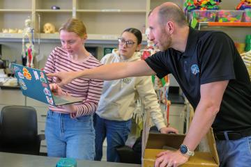 Ian Klein works with students